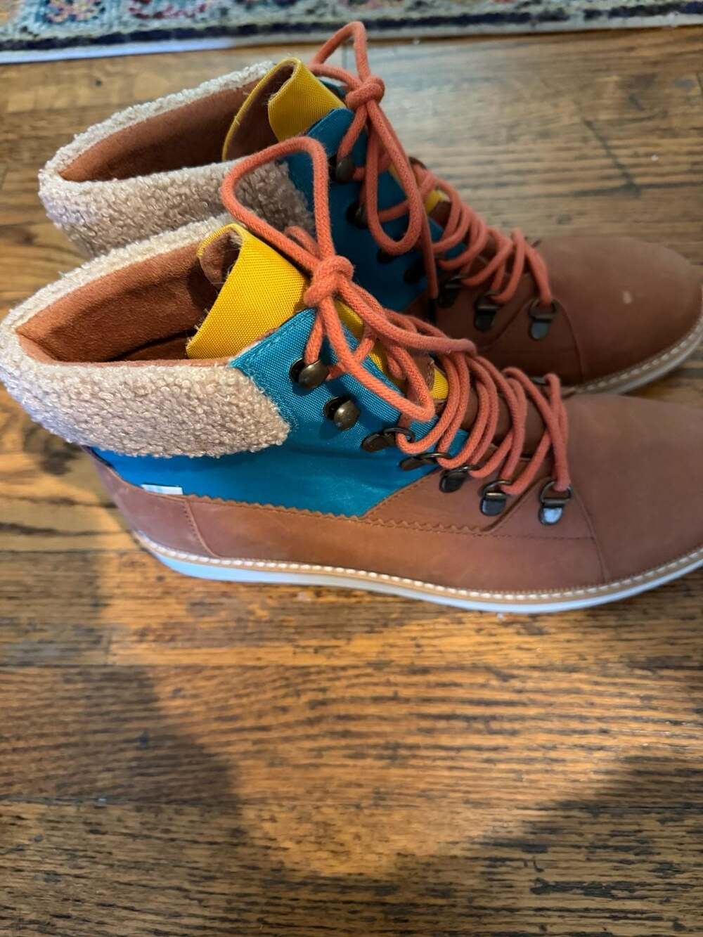 NWOB Toms Mesa Lace Up Leather Ankle Boots Sz 10 Brown Blue w Flaw